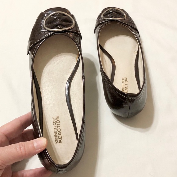 Kenneth Cole Reaction Brown Faux Patent Leather Flats w/Buckle on Toe - 9.5 - Picture 8 of 17